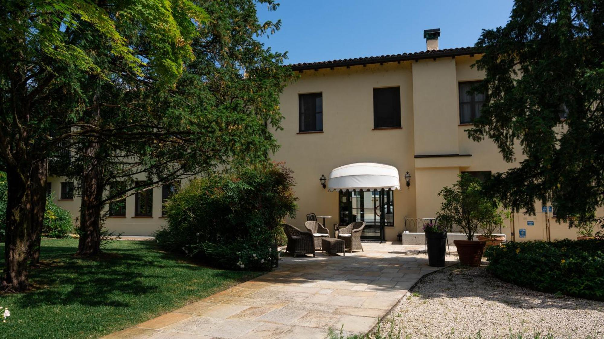 Reggiolo Hotel Villa Nabila מראה חיצוני תמונה